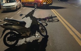 Acidente entre moto e bicicleta deixa adolescente ferido