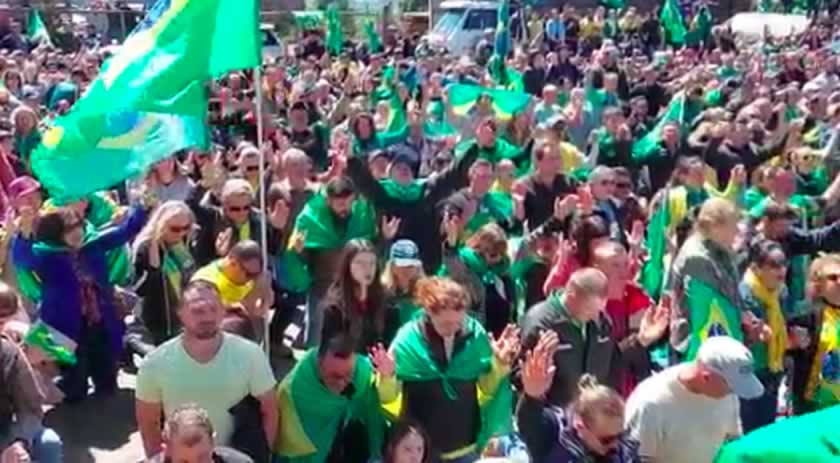 Participantes de manifestação esclarecem sobre imagem polêmica do movimento em SMOeste