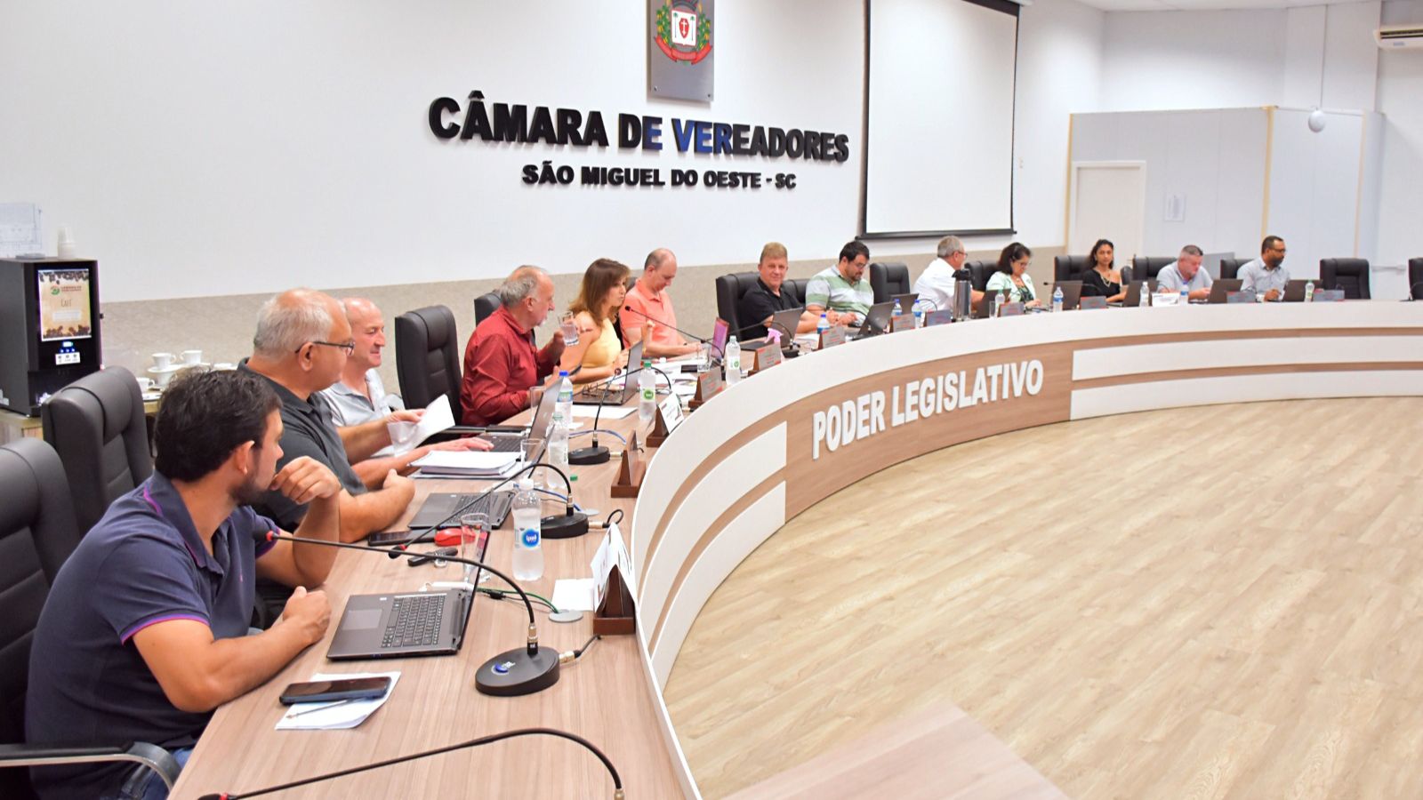 Vereadores questionam sobre podas, estudo socioambiental e transporte escolar