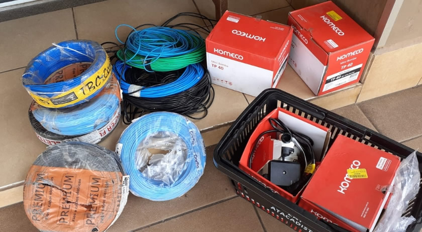 Polícia Militar prende suspeito de receptação e recupera objetos furtados