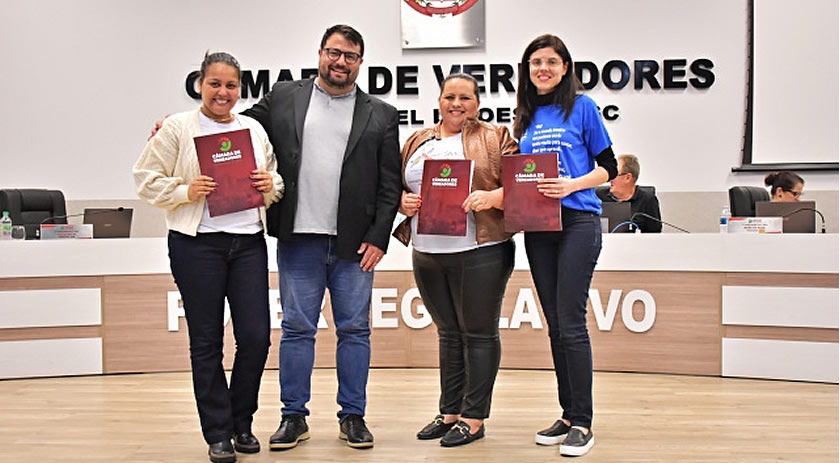 Câmara de São Miguel do Oeste presta homenagem pelo Dia Mundial do Orgulho Autista