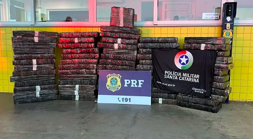 Ação conjunta da PRF e PMSC apreende R$ 1,5 milhão em drogas e veículo no Oeste de SC
