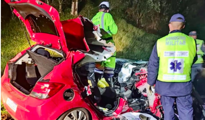 Jovem de 21 anos morre em colisão frontal entre caminhão e carro na BR-116
