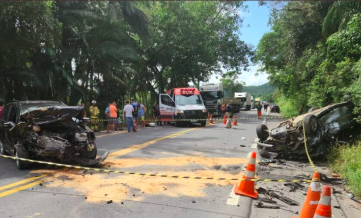Mãe e filho morrem em acidente na BR-470