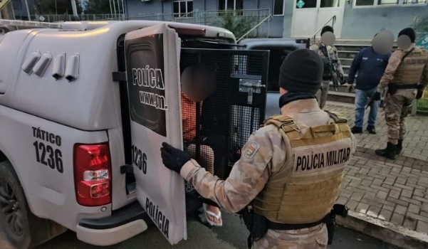 Morte de jovem com dez tiros é esclarecida no Oeste; dois foram internados e um preso