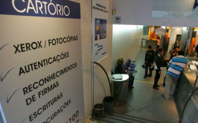 Esposa pode retirar o sobrenome do marido ainda durante o casamento em SC