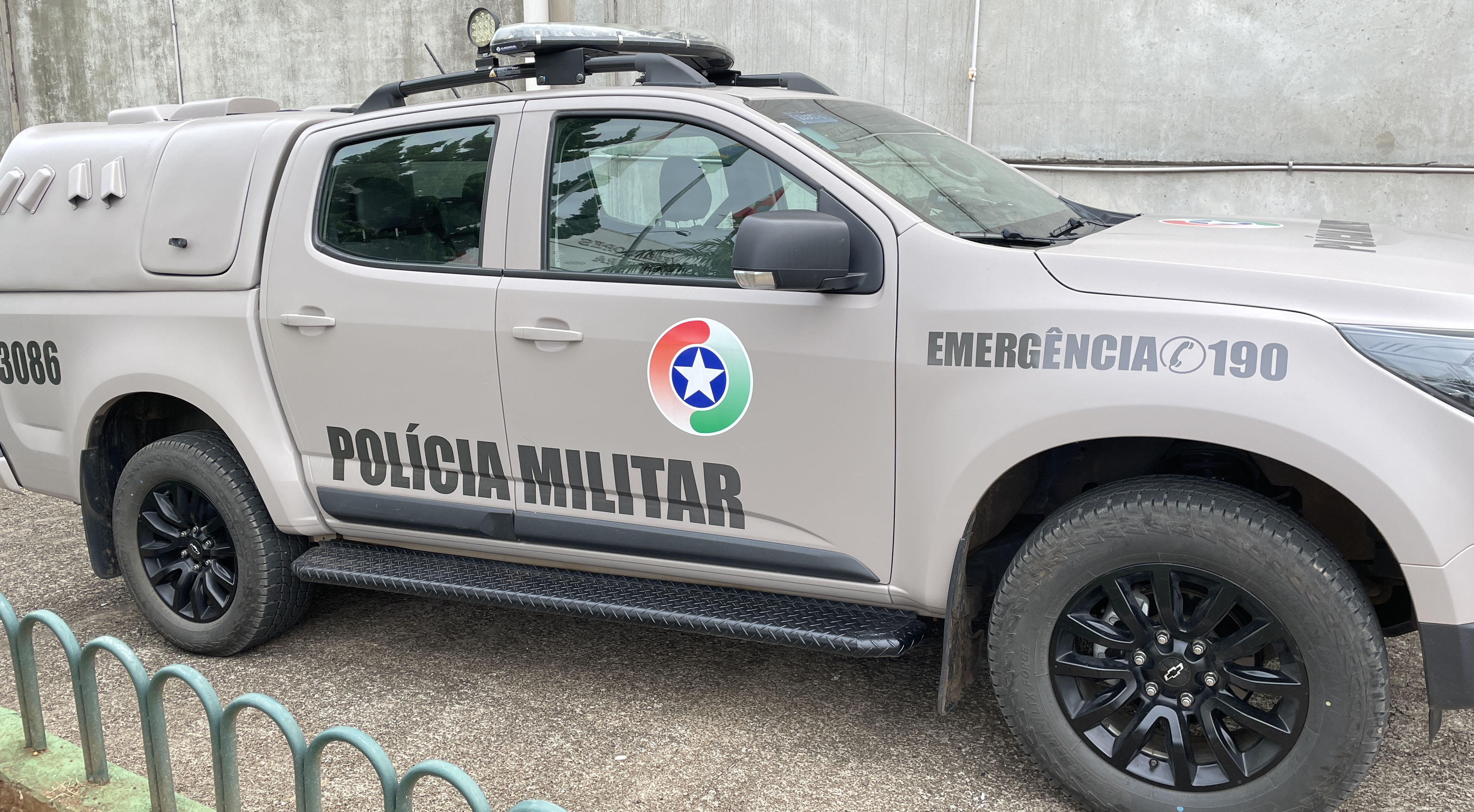 Homem é ferido com arma branca durante briga no centro