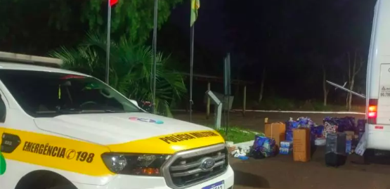 Polícia intercepta ônibus carregado com mercadorias ilegais