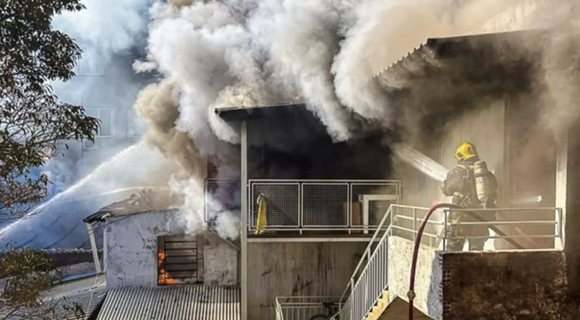 Demolição de prédio incendiado abre caminho para novo empreendimento