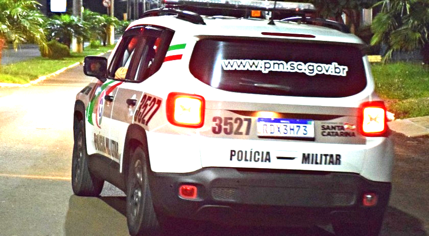 Jovens são flagrados conduzindo motos sem habilitação