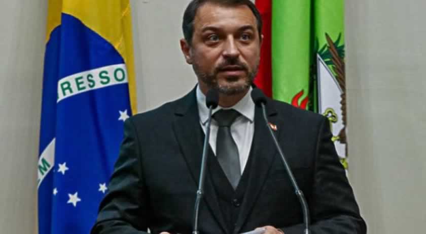 Moisés envia pacote à Alesc com R$ 115 milhões para BRs e migração ao SCPrev