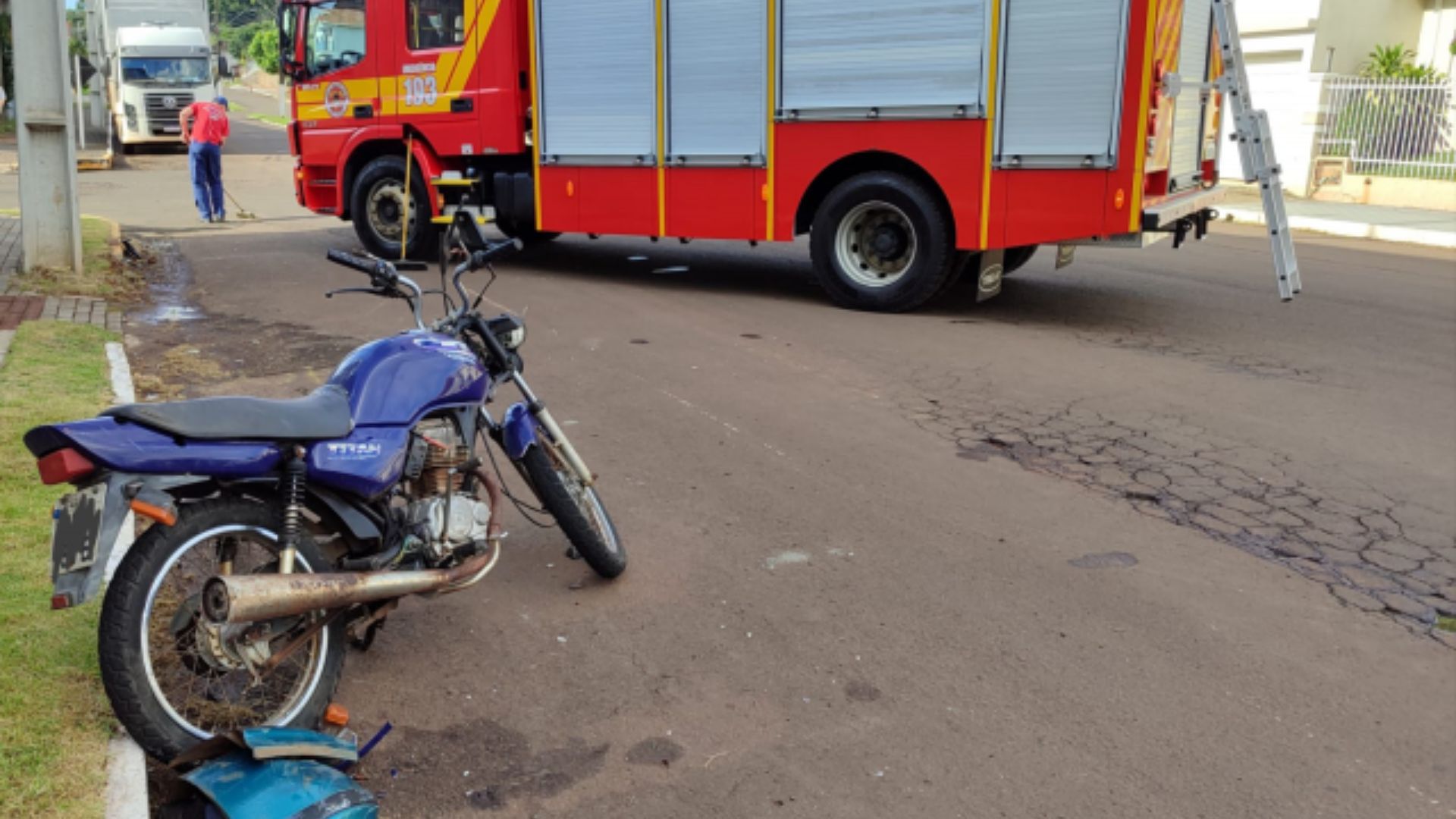 Colisão entre carro e moto deixa uma vítima na tarde de sexta-feira (31)