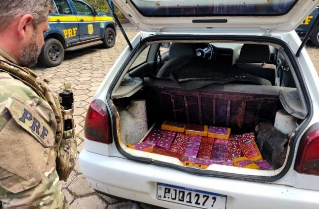 Jovem e namorada de 16 anos são flagrados com 60 kg de maconha na BR-282