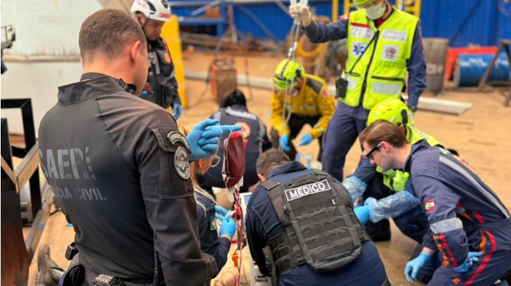 Funcionário fica gravemente ferido após explosão de tonel de óleo