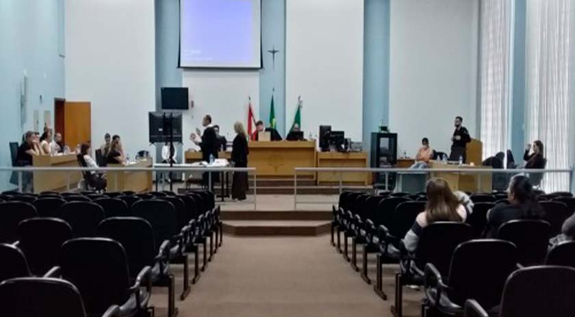 Durante júri, homem confessa que matou a esposa e é condenado a 16 anos de prisão