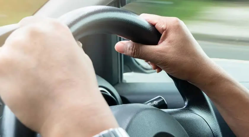 Adolescente de 16 anos é flagrado dirigindo durante operação