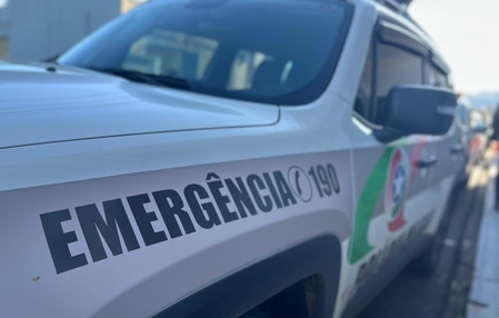 Mesmo com faca cravada na cabeça, idoso de 80 anos mata ladrão durante assalto em SC