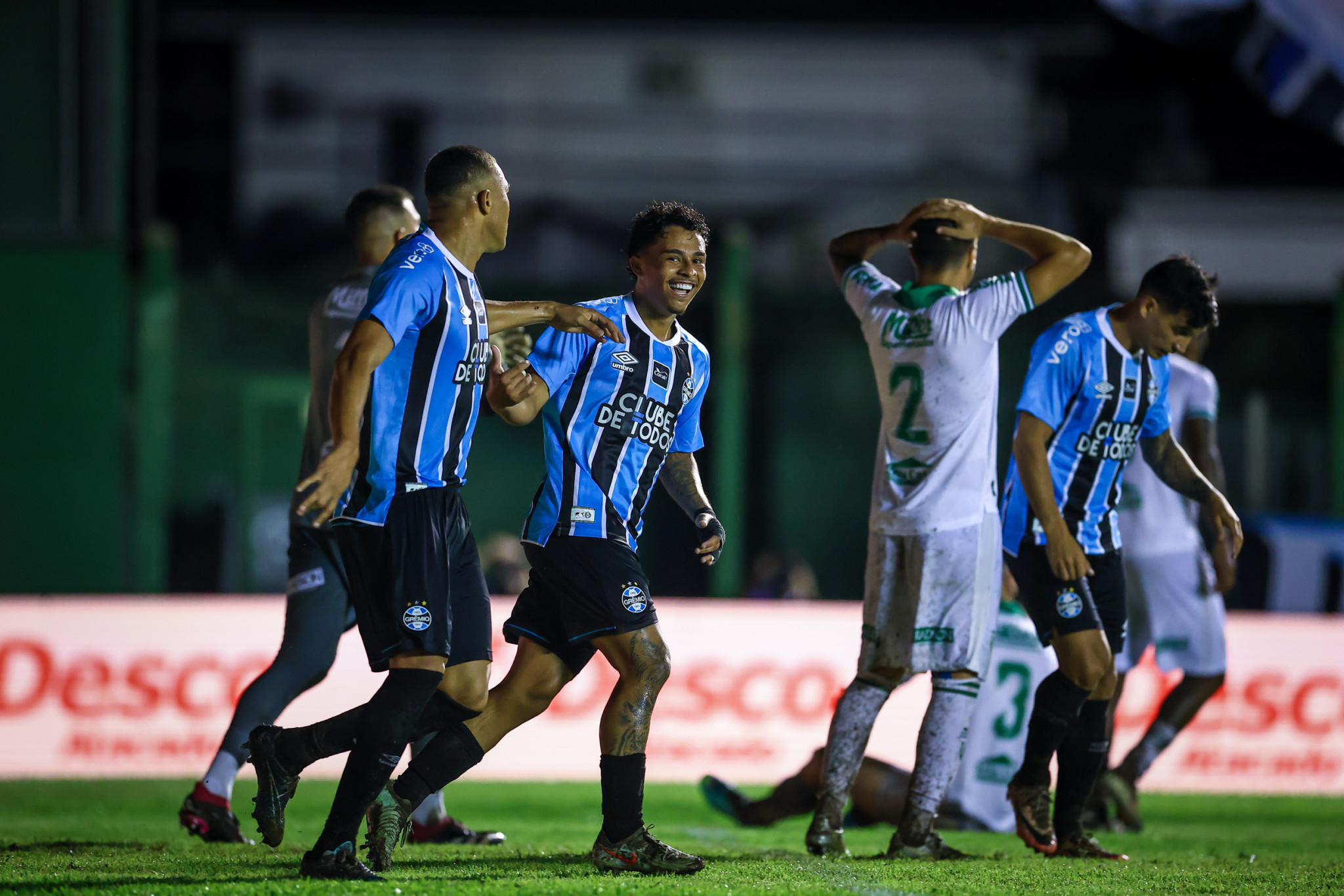 Grêmio deslancha no segundo tempo e goleia o Avenida na estreia do Gauchão