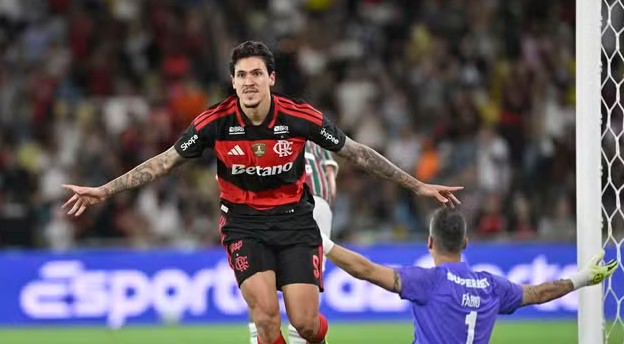 Fluminense reage tarde, e Flamengo vence clássico com brilho de Pedro