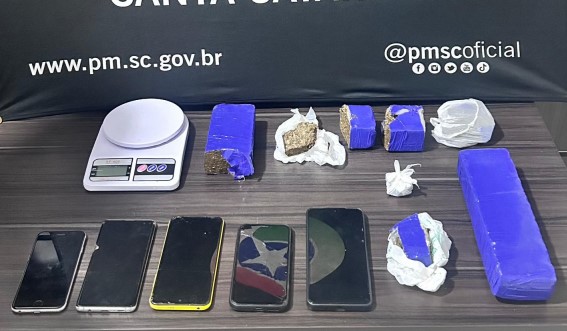 Três pessoas são presas e mais de 1,1 quilo de maconha é apreendido