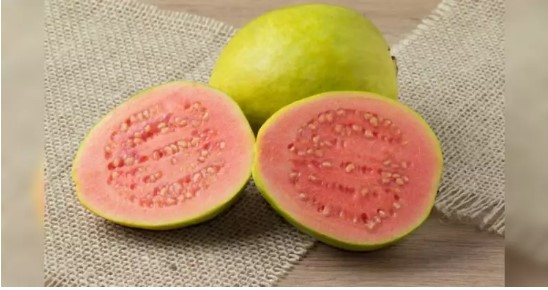 Conheça a fruta repleta de magnésio que você deveria comer todos os dias antes de dormir