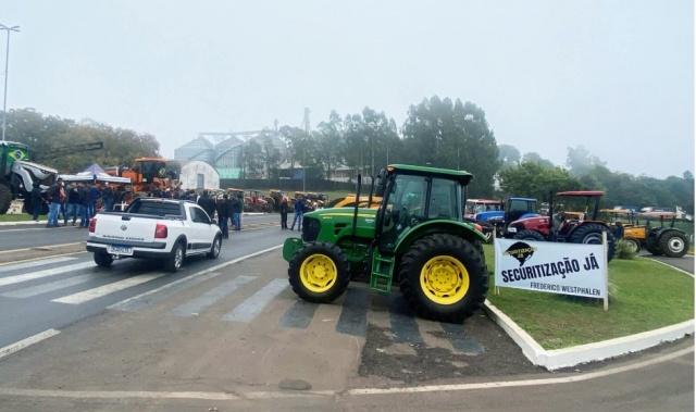 Com protesto em Frederico Westphalen, agricultores fazem bloqueios temporários na BR-386