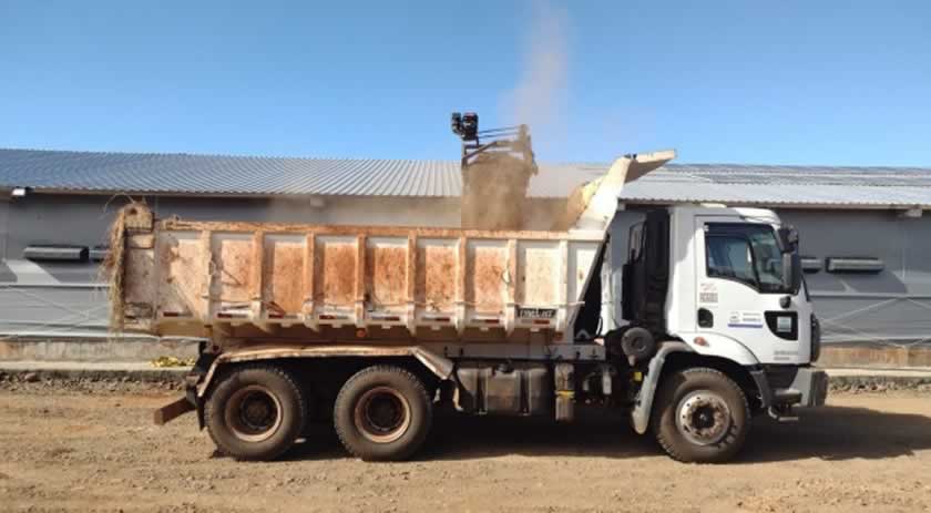 Secretaria de Agricultura auxilia na limpeza de aviários