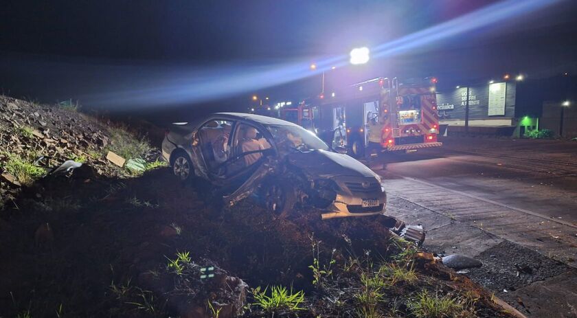 Colisão frontal entre dois veículos deixa três feridos na BR 163
