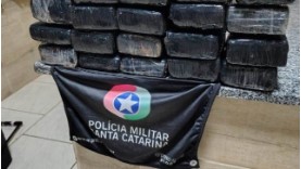 Passageiros de ônibus abordado em Xanxerê são presos com 16 kg de maconha