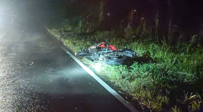 Motociclista sofre lesões graves em atropelamento de bovino