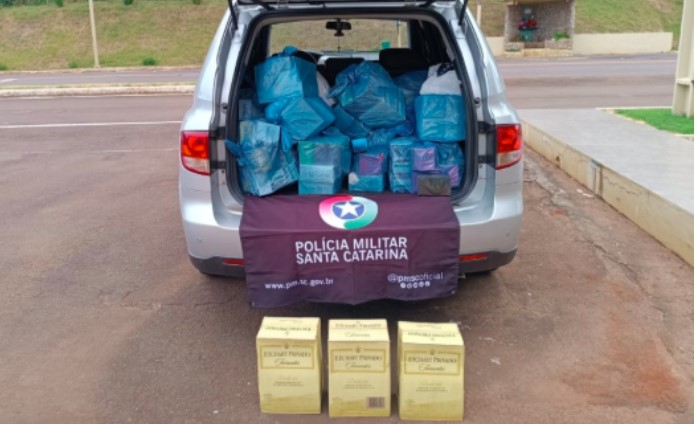 Carro é flagrado com cerca de R$ 30 mil em vinhos, eletrônicos e materiais de pesca na SC-163