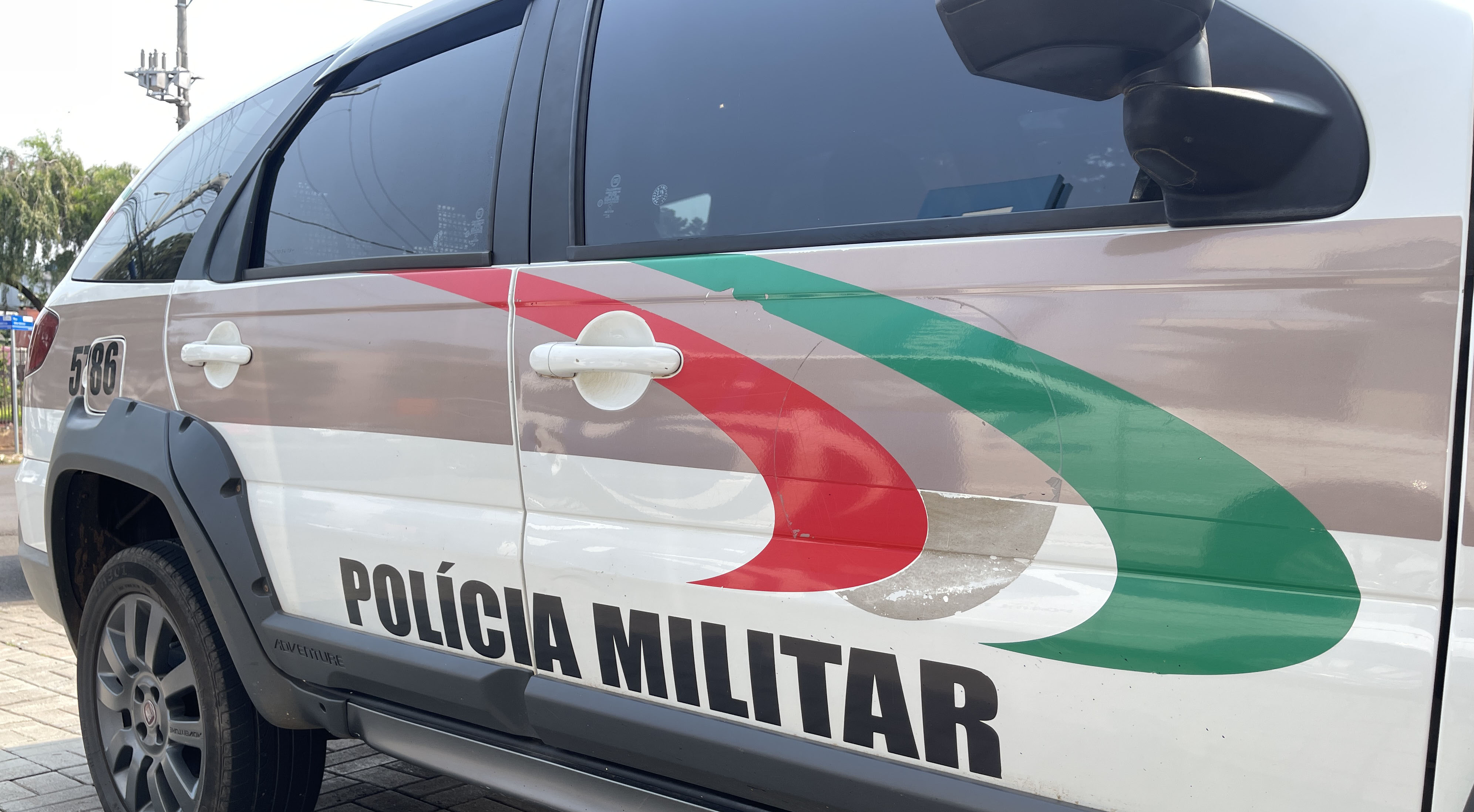 Homem é acusado de ameaçar irmã com faca e descumprir medida protetiva