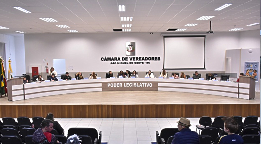 Na primeira sessão, Parlamento Jovem apresenta iniciativas para estudantes, atletas e empreendedores