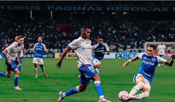 Cruzeiro passa sufoco, mas bate Fortaleza e volta a vencer no Brasileirão