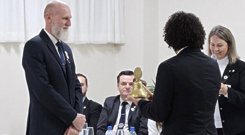 Lions Clube Universidade empossa nova diretoria para o Ano Leonístico 2025/2026