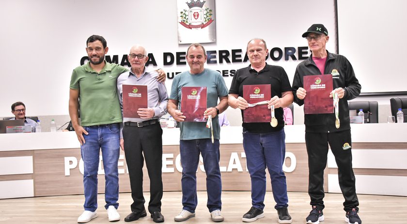 Destaques nos Jogos da Terceira Idade, no basquete e no jiu-jitsu recebem homenagens na Câmara de Vereadores