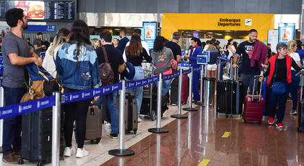 Inflação perde força e sobe 0,24%, puxada por disparada das passagens aéreas