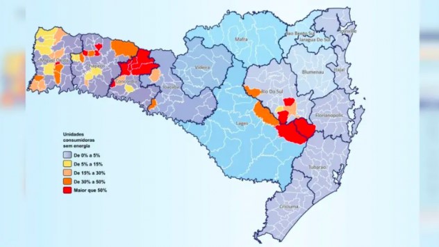Ciclone deixa pelo menos 60 mil unidades sem luz em SC