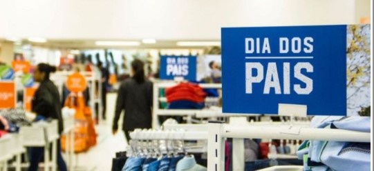 Consumidores catarinenses devem gastar R$ 240 em presentes no Dia dos Pais, diz pesquisa