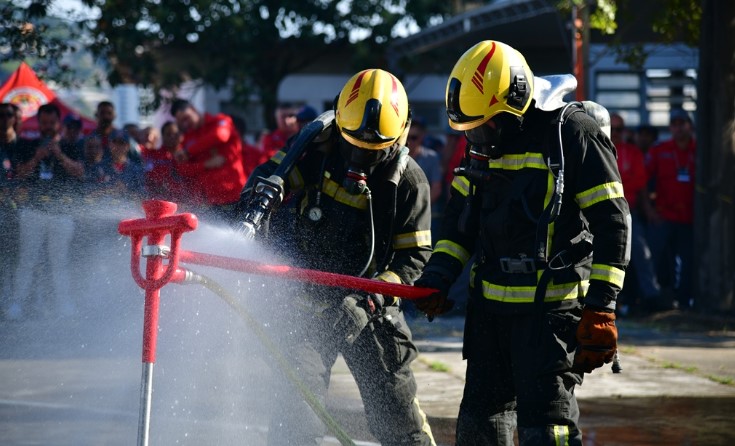 Nova norma do Corpo de Bombeiros regulamenta recarga de veículos elétricos em SC