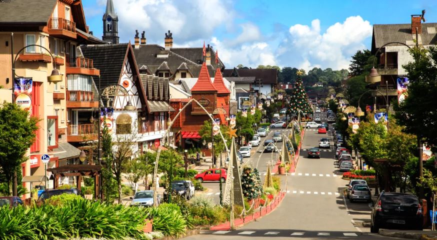 Gramado bate recorde histórico com 8 milhões de visitantes em 2023