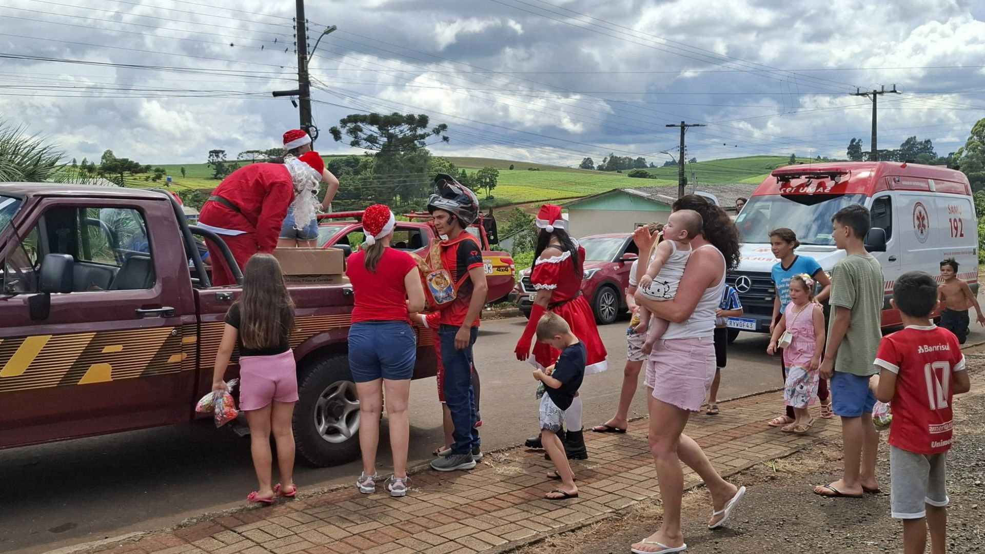 Mais de mil cestas e brinquedos são distribuídos na 15ª edição do Natal Solidário
