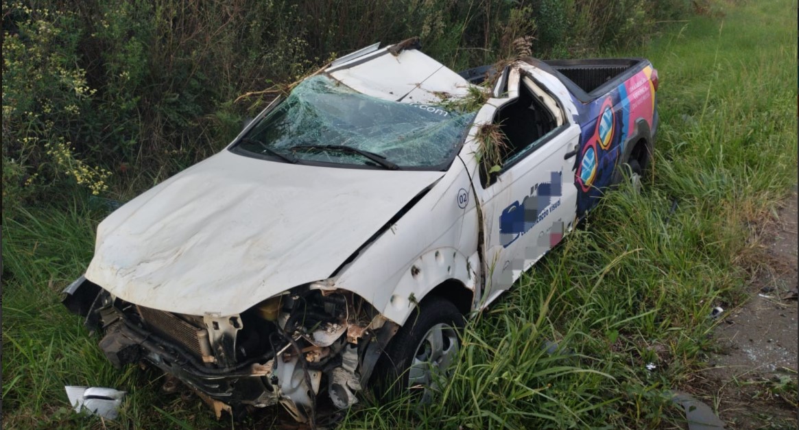 Colisão seguida de capotamento deixa uma pessoa ferida em SC