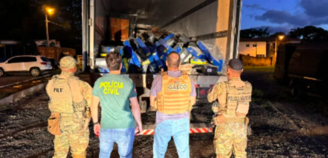 Uma tonelada de drogas é descoberta em caminhão em SC e 7 são presos