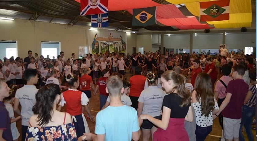 Integrantes do Grupo Folclórico preparam 28ª Festa da Tradição