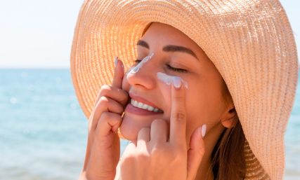 Maioria dos brasileiros usa o protetor solar de maneira errada