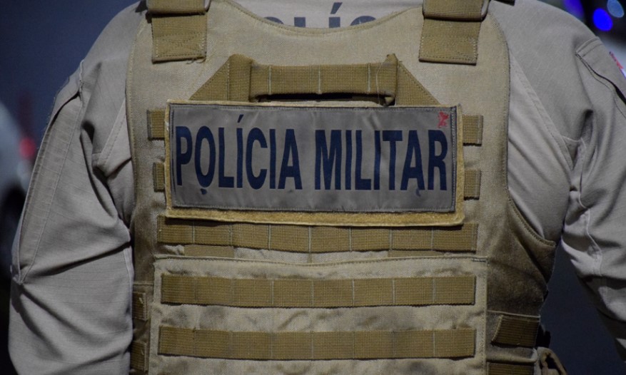 Dupla é flagrada com drogas durante abordagem