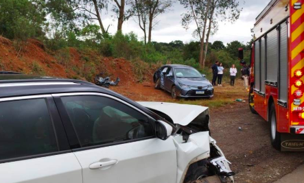 Acidente entre veículos deixa quatro pessoas feridas na BR-282