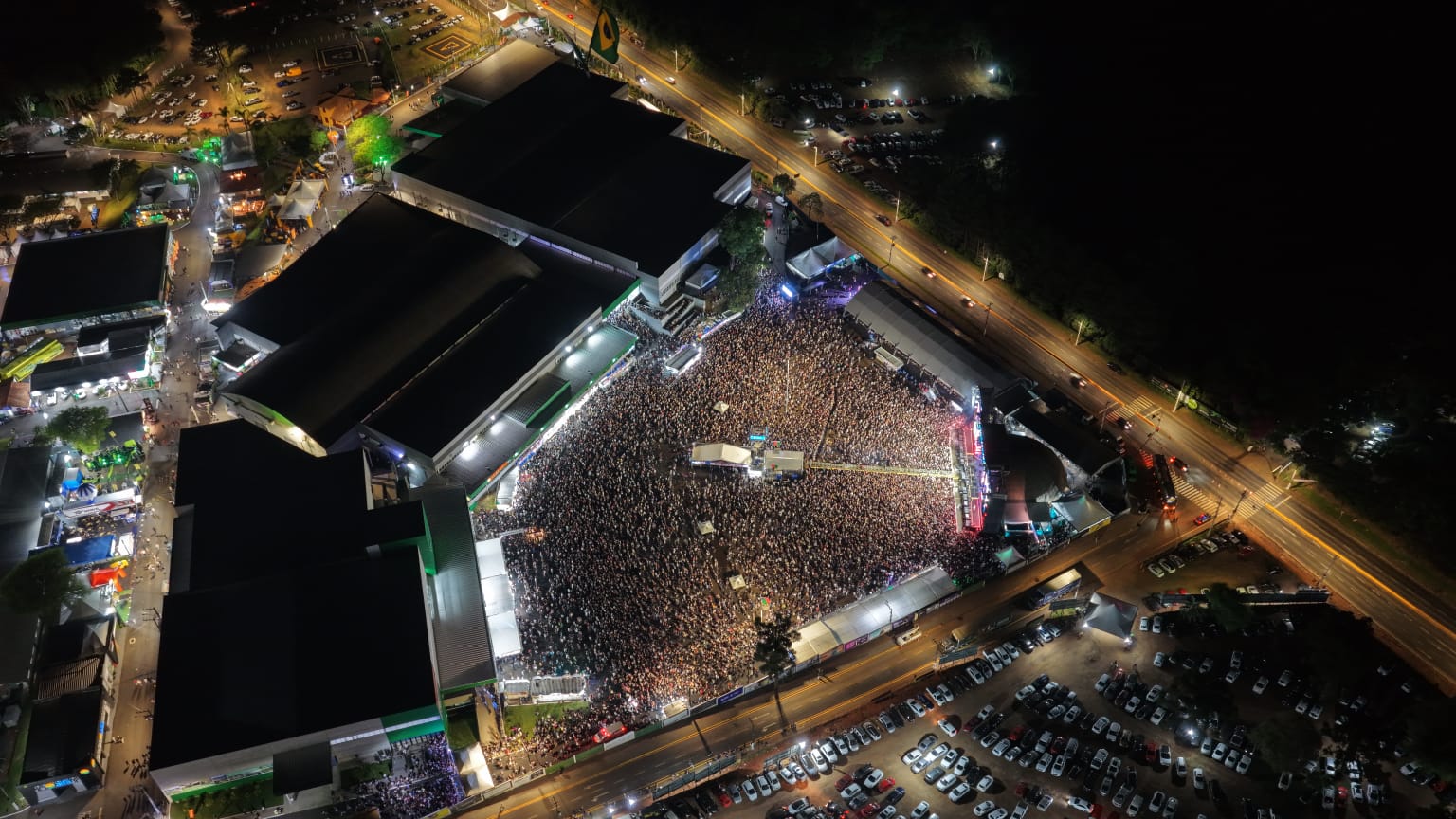 Com shows gratuitos, sexto dia de Efapi tem recorde de público com 54 mil pessoas
