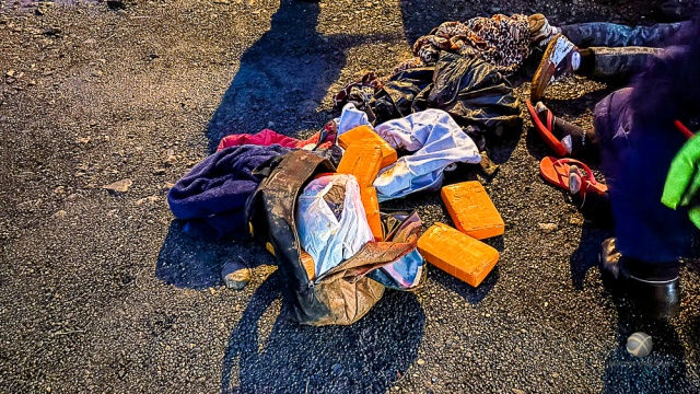 Polícia Militar prende jovens por tráfico de drogas